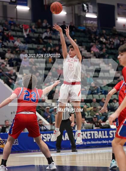 Thumbnail 2 in New Hartford vs Tappan Zee (NYSPHSAA Class A Final) photogallery.