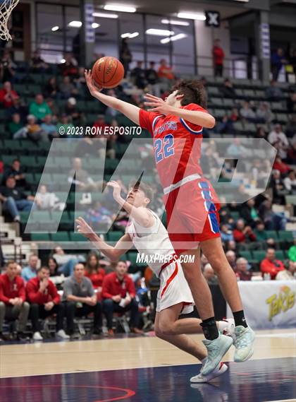Thumbnail 1 in New Hartford vs Tappan Zee (NYSPHSAA Class A Final) photogallery.