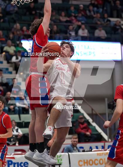 Thumbnail 1 in New Hartford vs Tappan Zee (NYSPHSAA Class A Final) photogallery.