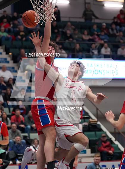 Thumbnail 1 in New Hartford vs Tappan Zee (NYSPHSAA Class A Final) photogallery.