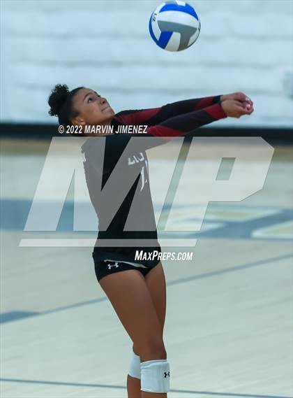 Thumbnail 2 in Oaks Christian @ Calabasas photogallery.