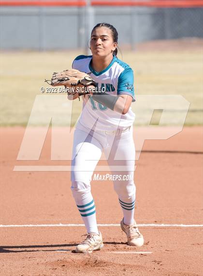 Thumbnail 3 in Highland vs. Apache Junction (Dobson/Westwood Invitational) photogallery.