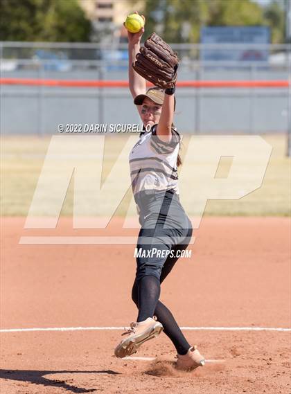 Thumbnail 3 in Highland vs. Apache Junction (Dobson/Westwood Invitational) photogallery.