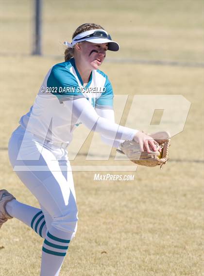 Thumbnail 2 in Highland vs. Apache Junction (Dobson/Westwood Invitational) photogallery.