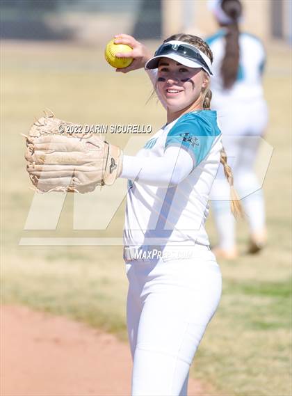 Thumbnail 1 in Highland vs. Apache Junction (Dobson/Westwood Invitational) photogallery.
