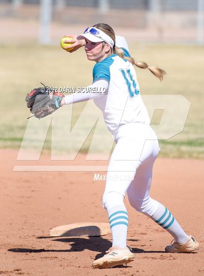 Thumbnail 2 in Highland vs. Apache Junction (Dobson/Westwood Invitational) photogallery.
