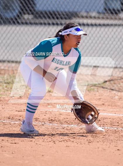 Thumbnail 1 in Highland vs. Apache Junction (Dobson/Westwood Invitational) photogallery.
