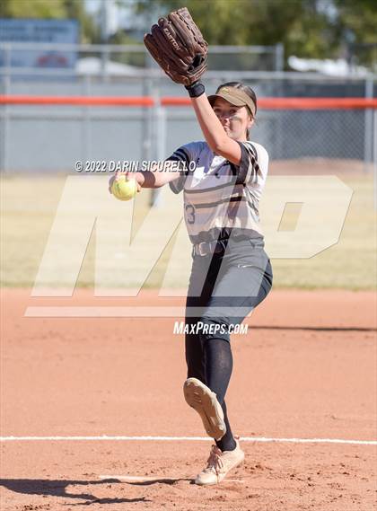 Thumbnail 3 in Highland vs. Apache Junction (Dobson/Westwood Invitational) photogallery.