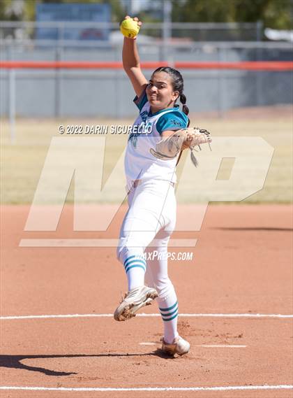 Thumbnail 2 in Highland vs. Apache Junction (Dobson/Westwood Invitational) photogallery.