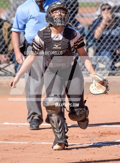 Thumbnail 2 in Highland vs. Apache Junction (Dobson/Westwood Invitational) photogallery.