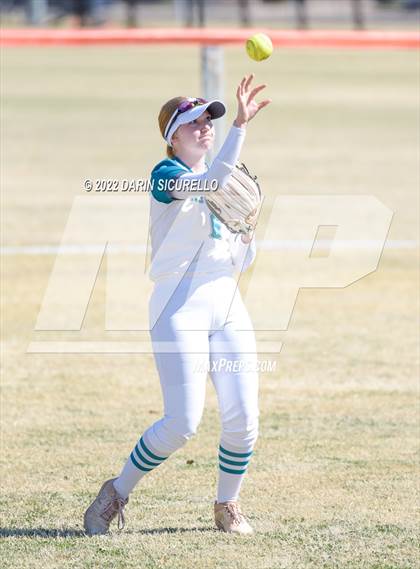 Thumbnail 1 in Highland vs. Apache Junction (Dobson/Westwood Invitational) photogallery.