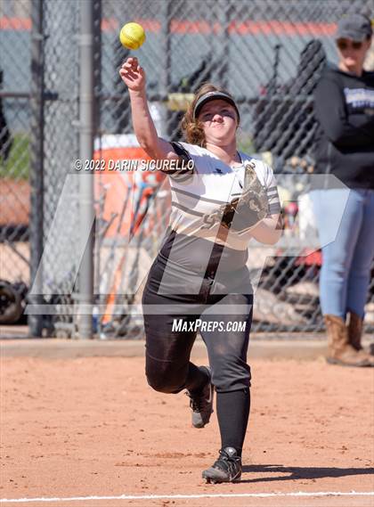 Thumbnail 3 in Highland vs. Apache Junction (Dobson/Westwood Invitational) photogallery.