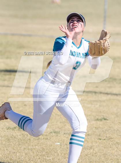 Thumbnail 1 in Highland vs. Apache Junction (Dobson/Westwood Invitational) photogallery.