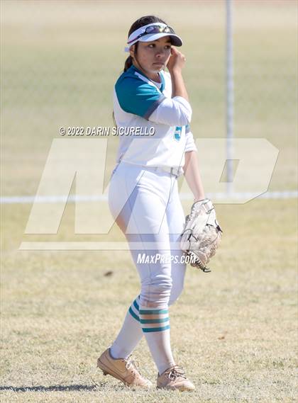 Thumbnail 3 in Highland vs. Apache Junction (Dobson/Westwood Invitational) photogallery.