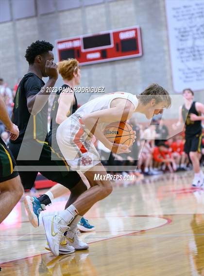 Thumbnail 2 in Mira Costa vs. Mater Dei (CIF SS Division 1 Semifinal) photogallery.