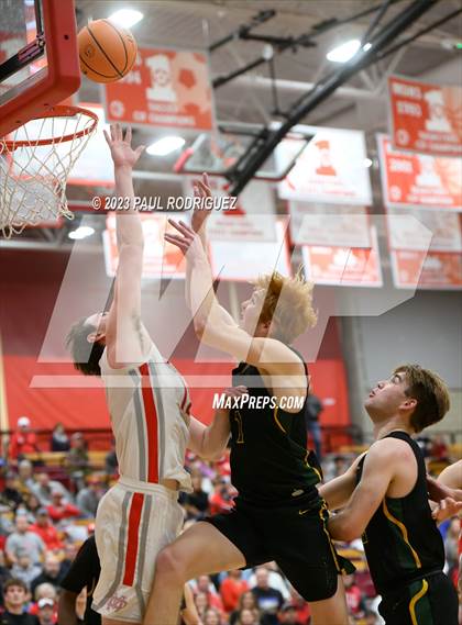Thumbnail 2 in Mira Costa vs. Mater Dei (CIF SS Division 1 Semifinal) photogallery.