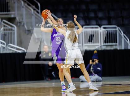 Thumbnail 3 in Bellevue East vs. Gretna photogallery.