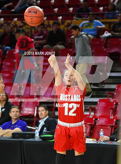 Thumbnail 2 in Monument Valley vs. Valley (Sanders) - Native American Basketball Classic photogallery.