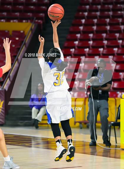 Thumbnail 2 in Monument Valley vs. Valley (Sanders) - Native American Basketball Classic photogallery.