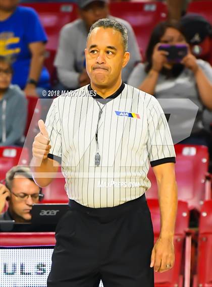 Thumbnail 3 in Monument Valley vs. Valley (Sanders) - Native American Basketball Classic photogallery.
