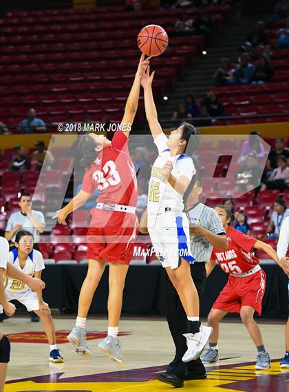 Thumbnail 2 in Monument Valley vs. Valley (Sanders) - Native American Basketball Classic photogallery.