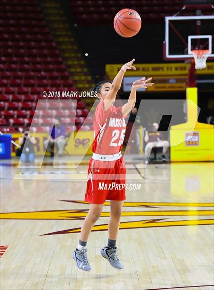 Thumbnail 3 in Monument Valley vs. Valley (Sanders) - Native American Basketball Classic photogallery.