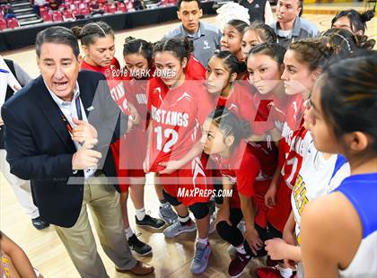 Thumbnail 2 in Monument Valley vs. Valley (Sanders) - Native American Basketball Classic photogallery.