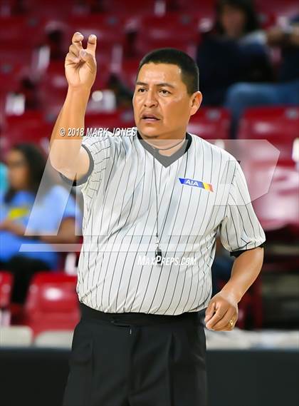 Thumbnail 3 in Monument Valley vs. Valley (Sanders) - Native American Basketball Classic photogallery.