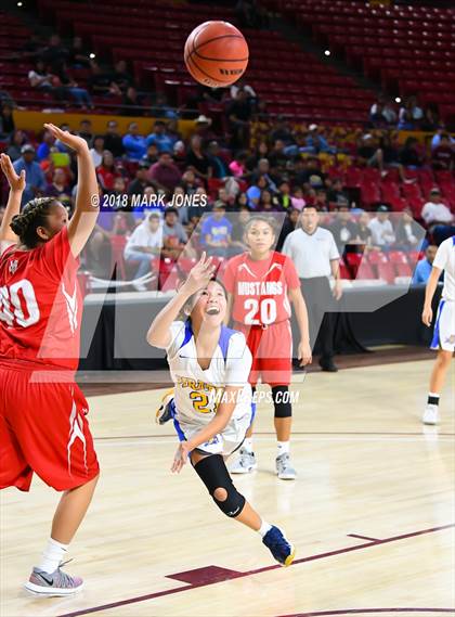 Thumbnail 2 in Monument Valley vs. Valley (Sanders) - Native American Basketball Classic photogallery.