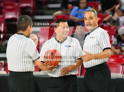 Thumbnail 2 in Monument Valley vs. Valley (Sanders) - Native American Basketball Classic photogallery.