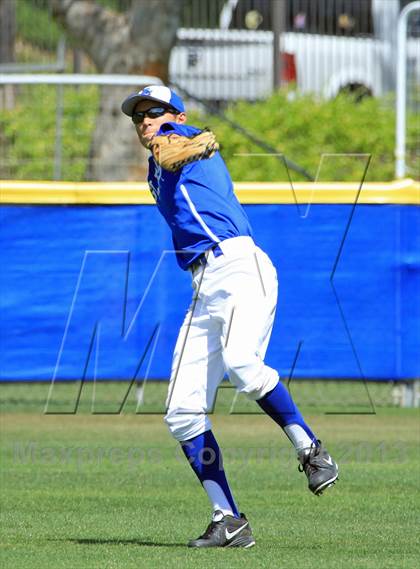 Thumbnail 1 in JV: JSerra Catholic @ Santa Margarita photogallery.