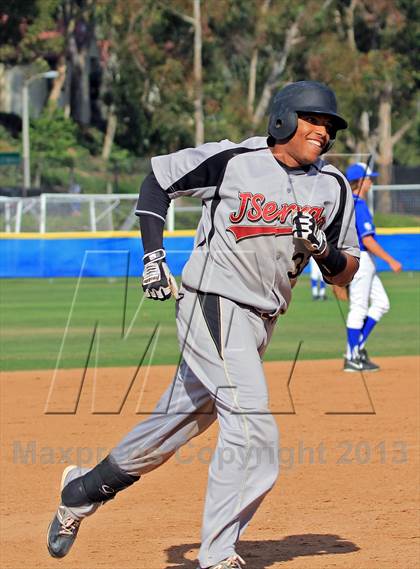 Thumbnail 3 in JV: JSerra Catholic @ Santa Margarita photogallery.