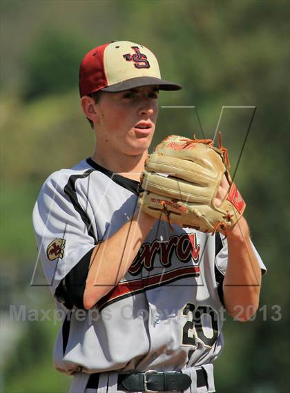 Thumbnail 2 in JV: JSerra Catholic @ Santa Margarita photogallery.