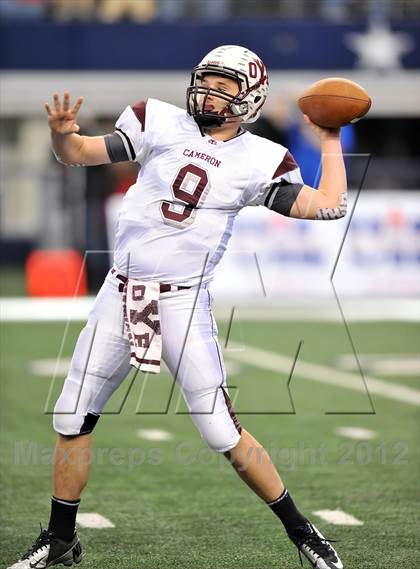 Thumbnail 1 in Cameron Yoe vs. Daingerfield (UIL 2A Division 1 Final) photogallery.
