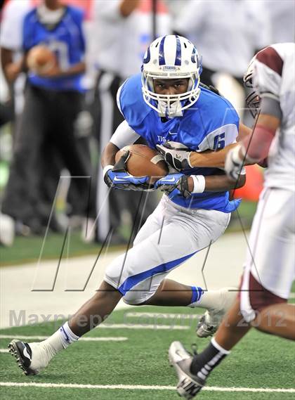 Thumbnail 2 in Cameron Yoe vs. Daingerfield (UIL 2A Division 1 Final) photogallery.
