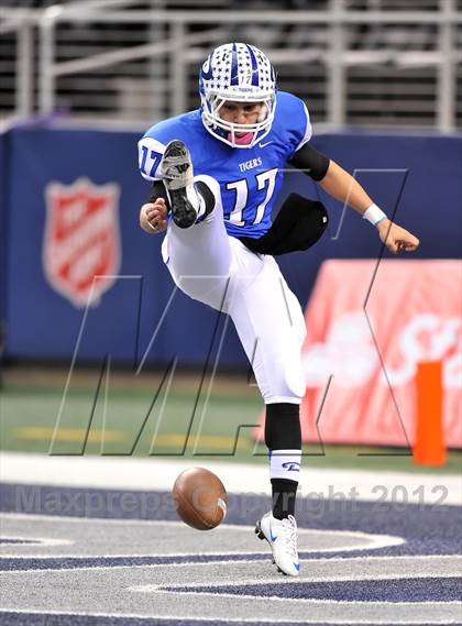 Thumbnail 2 in Cameron Yoe vs. Daingerfield (UIL 2A Division 1 Final) photogallery.