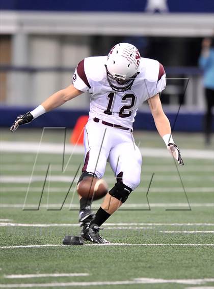 Thumbnail 2 in Cameron Yoe vs. Daingerfield (UIL 2A Division 1 Final) photogallery.