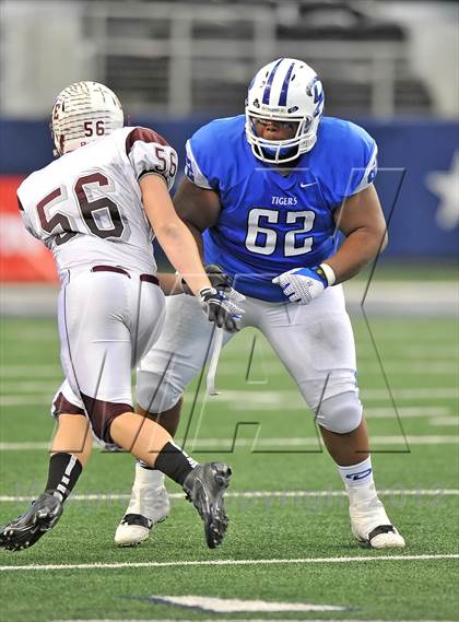 Thumbnail 1 in Cameron Yoe vs. Daingerfield (UIL 2A Division 1 Final) photogallery.