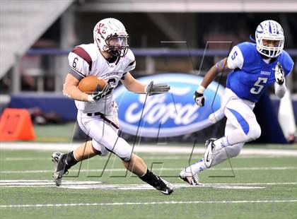 Thumbnail 2 in Cameron Yoe vs. Daingerfield (UIL 2A Division 1 Final) photogallery.