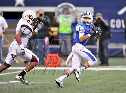 Thumbnail 2 in Cameron Yoe vs. Daingerfield (UIL 2A Division 1 Final) photogallery.
