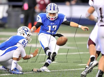 Thumbnail 2 in Cameron Yoe vs. Daingerfield (UIL 2A Division 1 Final) photogallery.