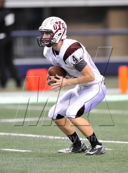 Thumbnail 3 in Cameron Yoe vs. Daingerfield (UIL 2A Division 1 Final) photogallery.