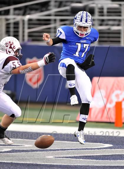 Thumbnail 3 in Cameron Yoe vs. Daingerfield (UIL 2A Division 1 Final) photogallery.