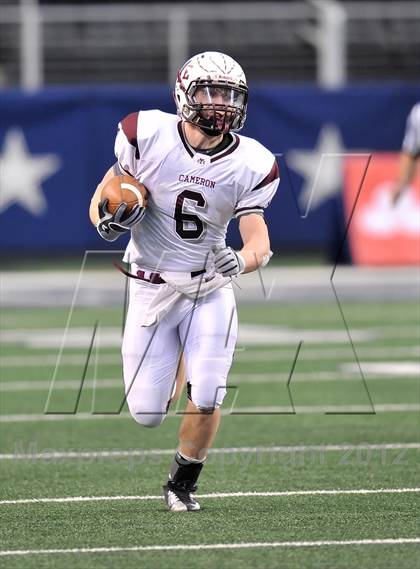 Thumbnail 2 in Cameron Yoe vs. Daingerfield (UIL 2A Division 1 Final) photogallery.