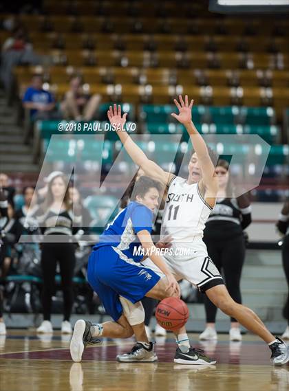 Thumbnail 3 in Longmont vs. Pueblo South (CHSAA 4A Final Four) photogallery.