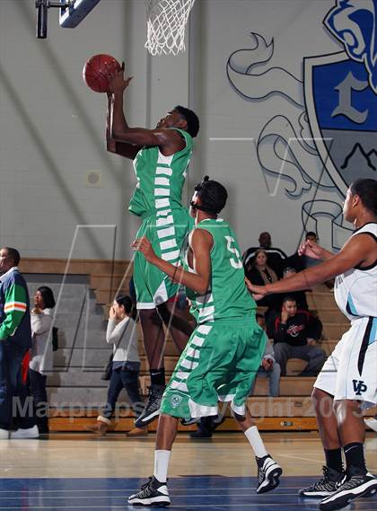 Thumbnail 2 in St. Mary's vs Villa Park (MaxPreps Holiday Classic) photogallery.