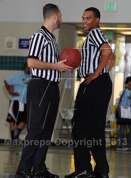 Thumbnail 1 in St. Mary's vs Villa Park (MaxPreps Holiday Classic) photogallery.