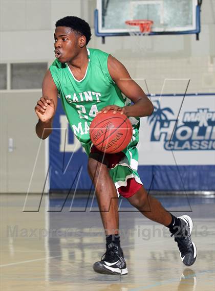 Thumbnail 2 in St. Mary's vs Villa Park (MaxPreps Holiday Classic) photogallery.