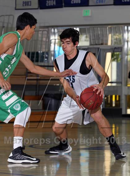 Thumbnail 1 in St. Mary's vs Villa Park (MaxPreps Holiday Classic) photogallery.
