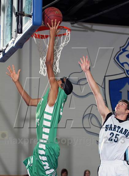 Thumbnail 3 in St. Mary's vs Villa Park (MaxPreps Holiday Classic) photogallery.